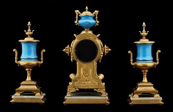 BORDSGARNITYR, 3 delar, Louis XVI-stil, 1800-talets andra hälft.