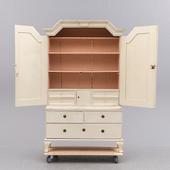 A painted Baroque type cabinet, 18th/19th Century.