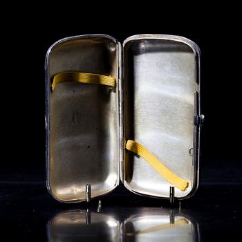 CIGARRETUI, silver, Hlebnikov (Хлъбниковь), S:t Petersburg Ryssland 1873. Vikt  120 g.