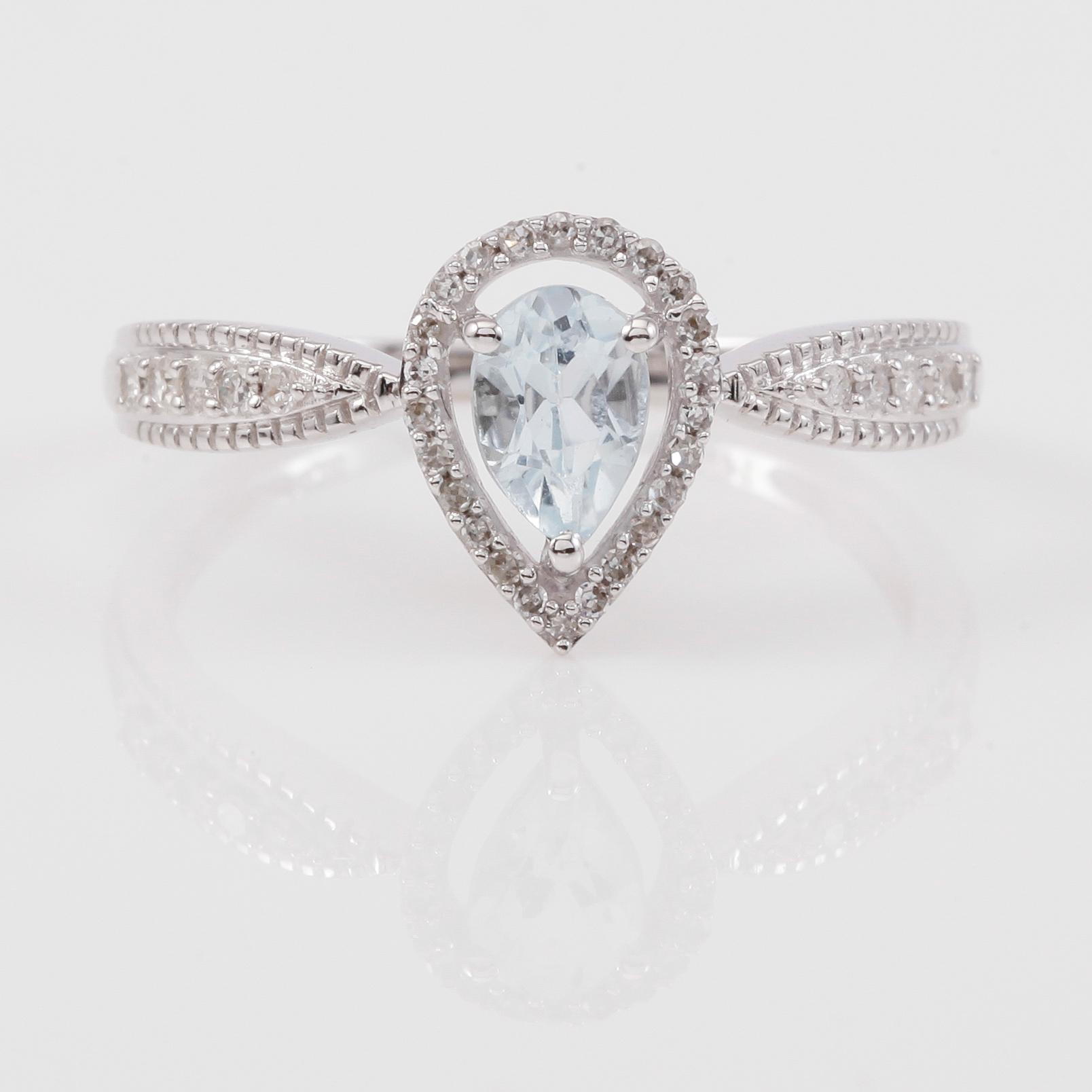 RING, 14K vitguld, akvamarin tot ca 0.50 ct. och diamanter tot ca 0.14 ct.
