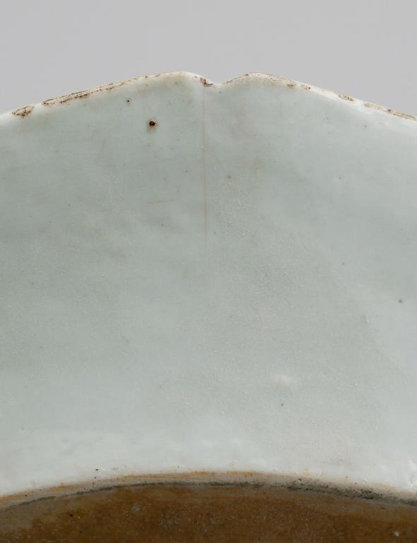 STEKFAT, porslin, Kina, Qianlong 1736-1795.