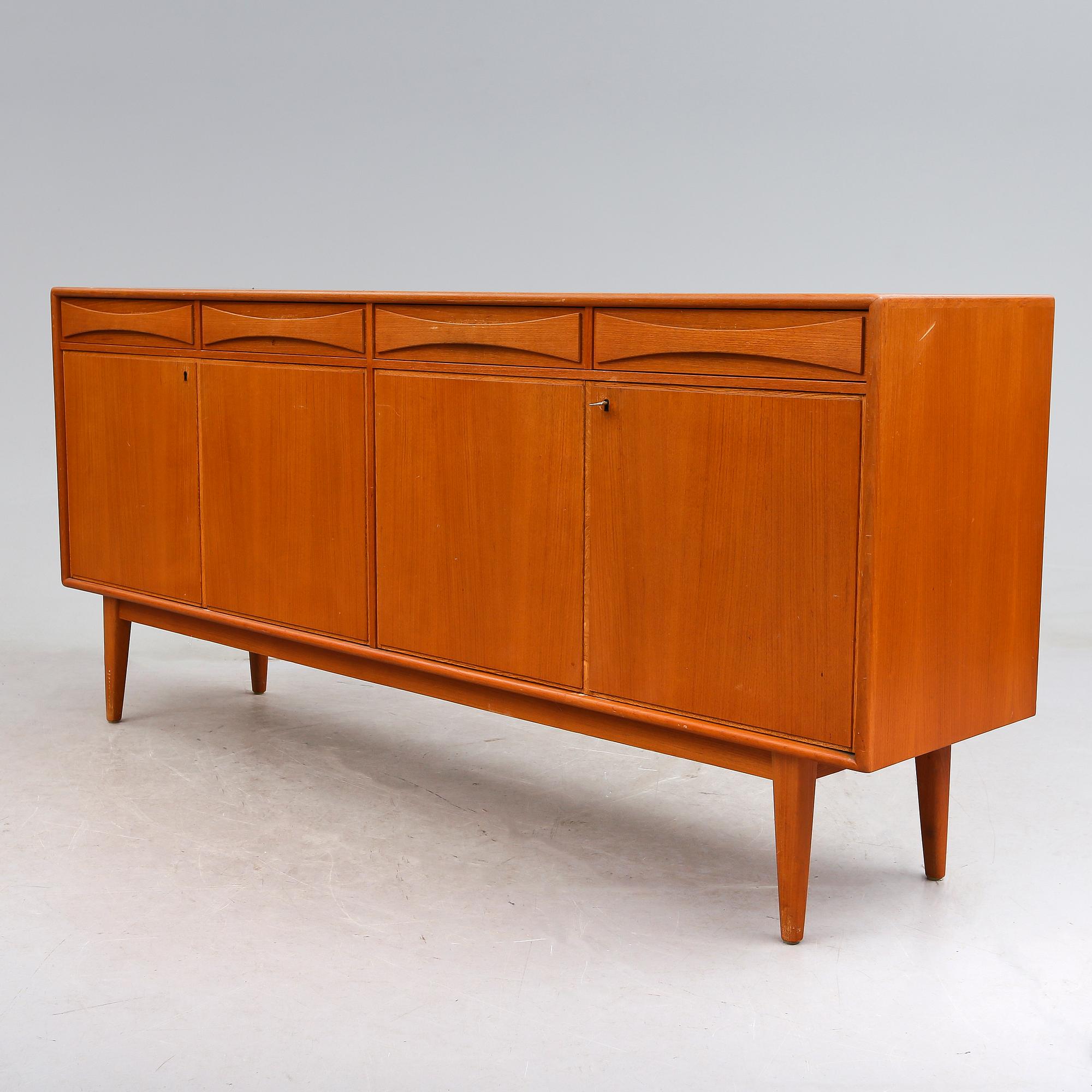SIDEBOARD, Möbelfabriken Linden, Horda, 1900-talets andra hälft.