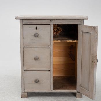 An early 20th century cabinet.