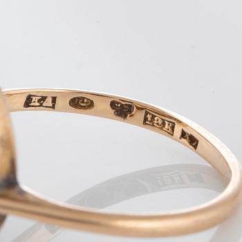 A ring and a brooch.