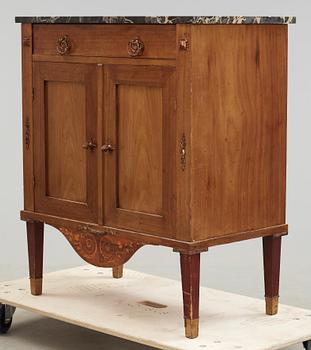 SKÅP, gustaviansk stil. 1900-talets början.