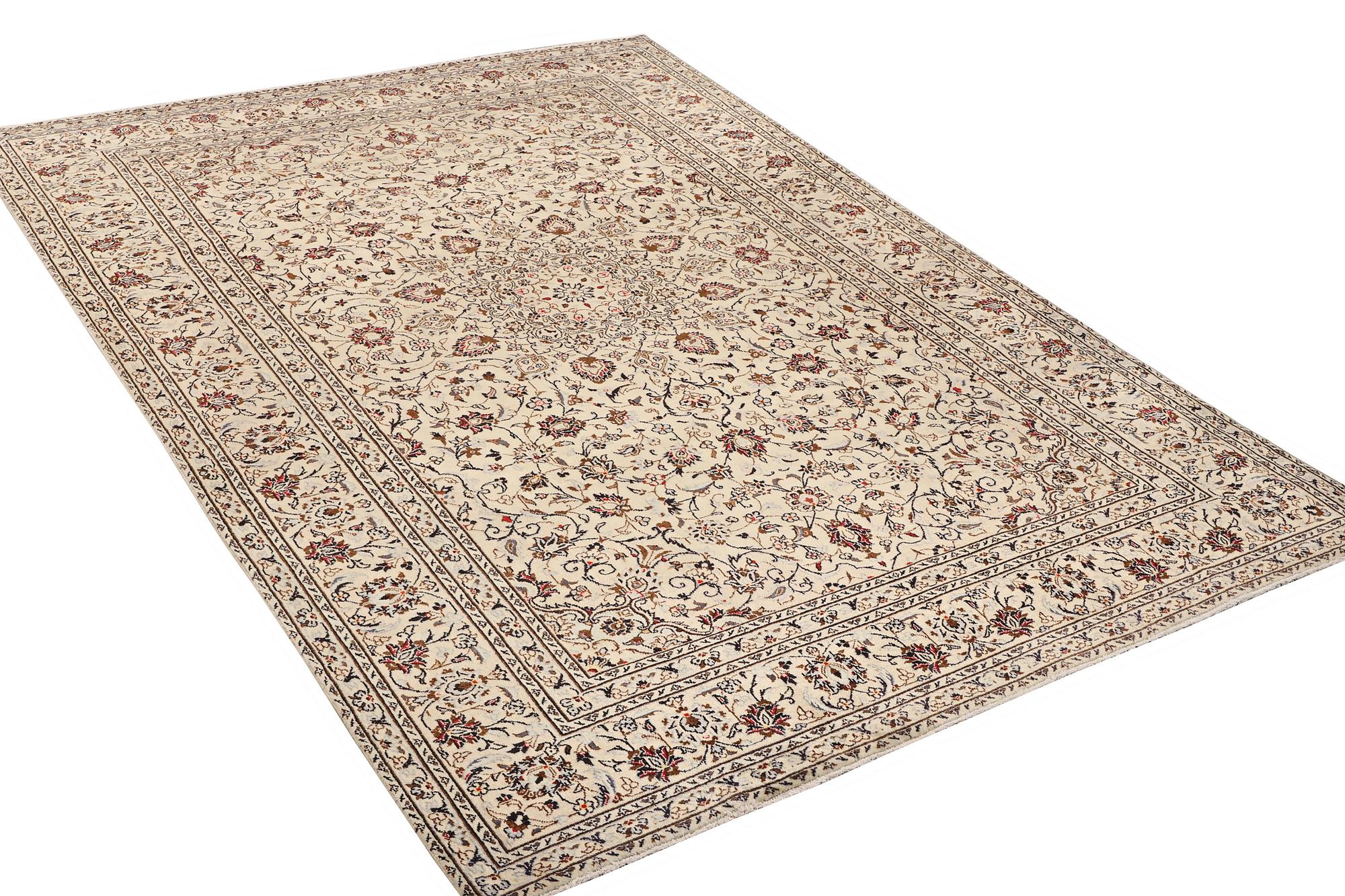 A carpet, Kashan, ca 340 x 238 cm.