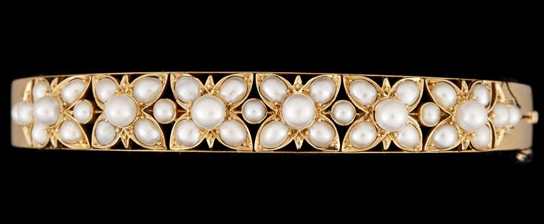 ARMRING, 14k guld och pärlor Vikt 24,1g.