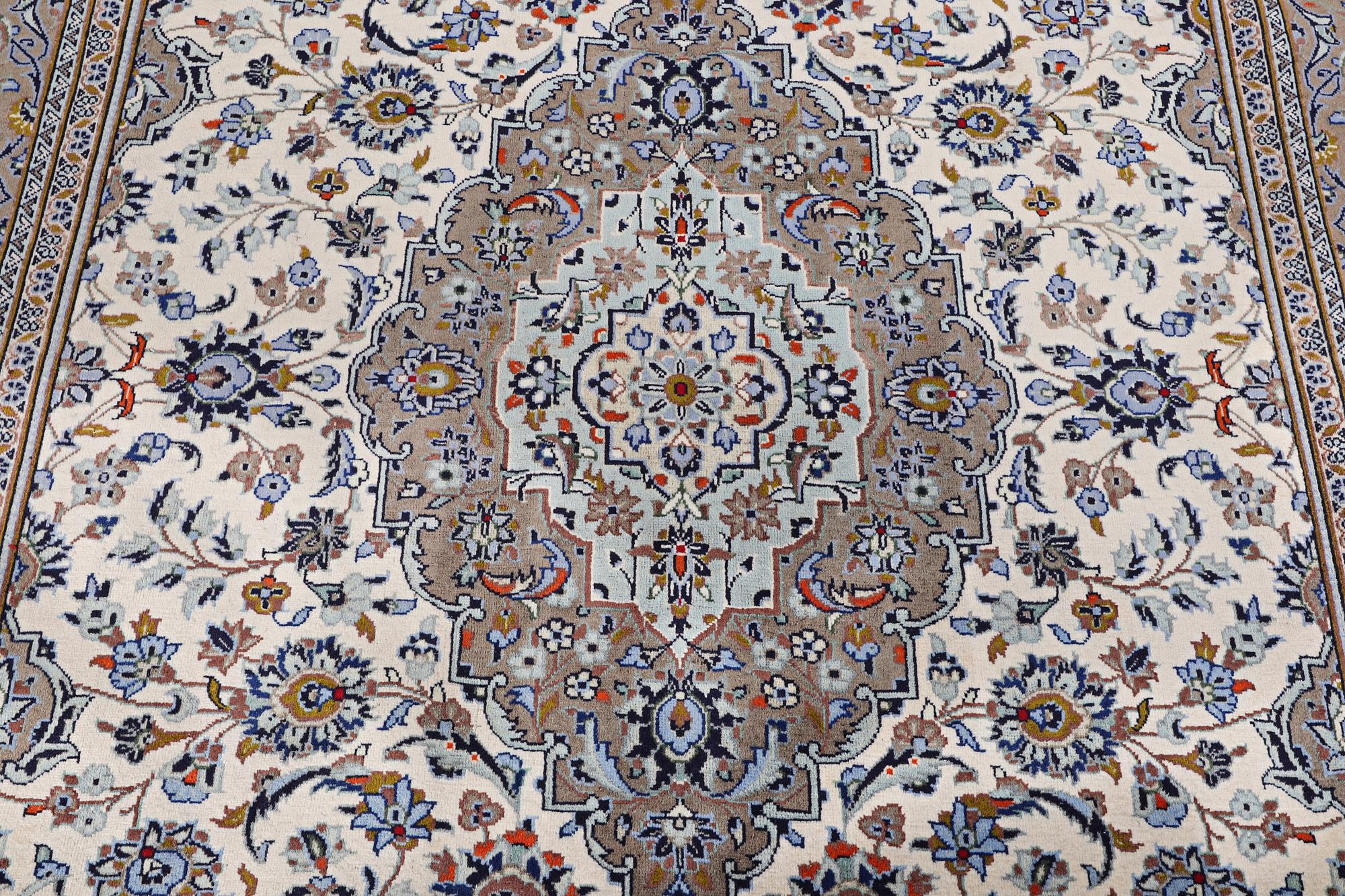 A Kashan carpet, c. 294 x 189 cm.