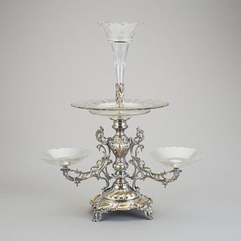 BORDSUPPSATS, nysilver och glas, nyrokoko med inslag av jugend. Omkring 1900.