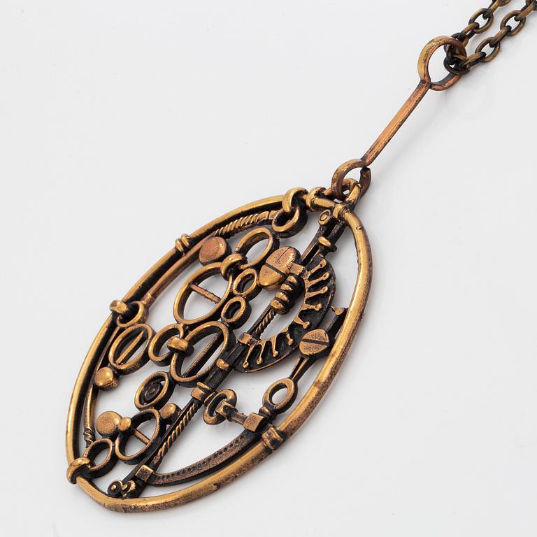 Jorma Laine, pendant with a chain in bronze.