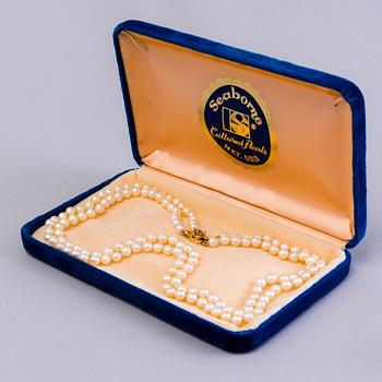 Double-strand cultured pearl necklace, clasp in 14K gold, Seaborne, Usa.