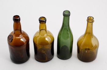 FLASKOR, 4 st, glas, 1800-tal.