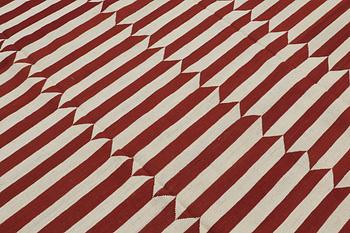 A carpet, flat weave,  slätväv, ca 290 x 205 cm.