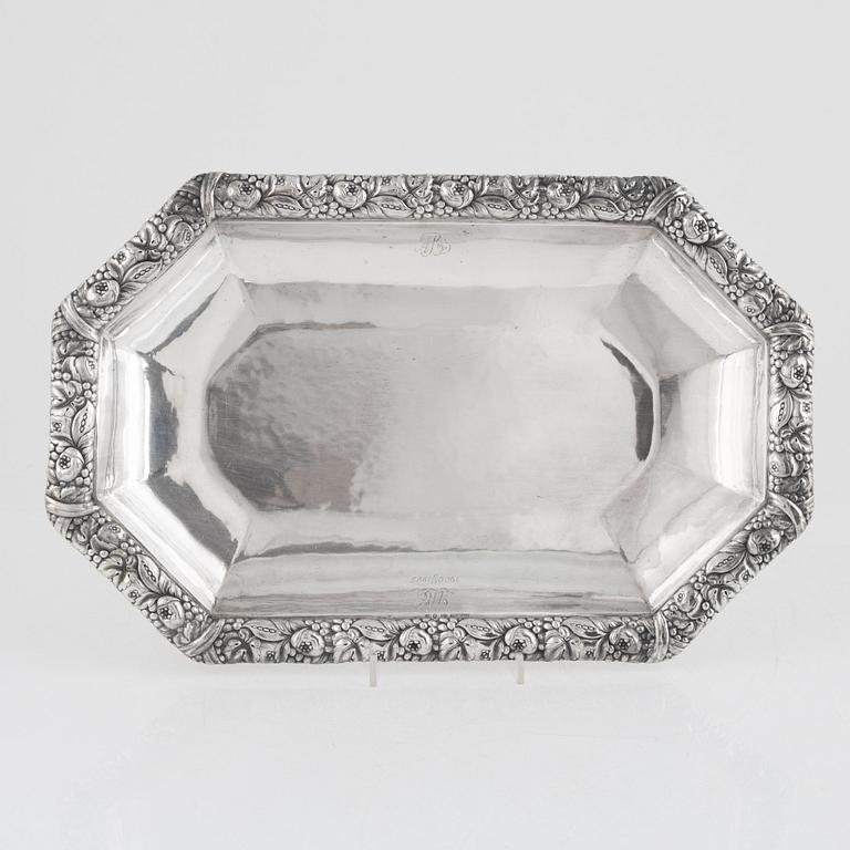 A silver dish, CG Hallberg, Stockholm, 1920.