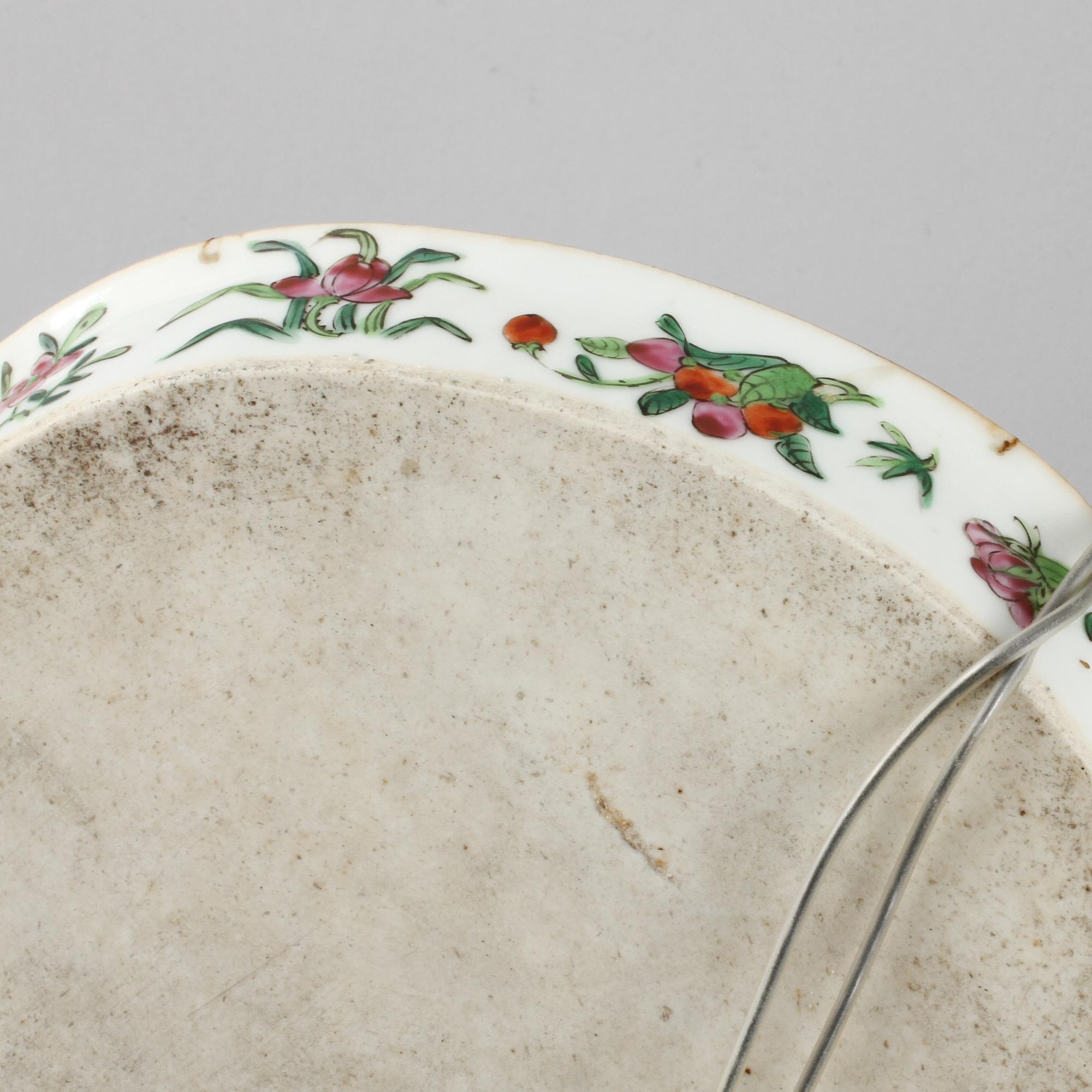 FAT, 2 st snarlika, porslin, Kanton, Kina, omkring sekelskiftet 1800/1900.