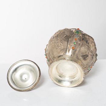 Urna med lock, silver, Kina, 1900-tal.