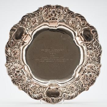 PRESENTERFAT, silver. Importstämplat av C Hoff, 1931. Ca 590g.