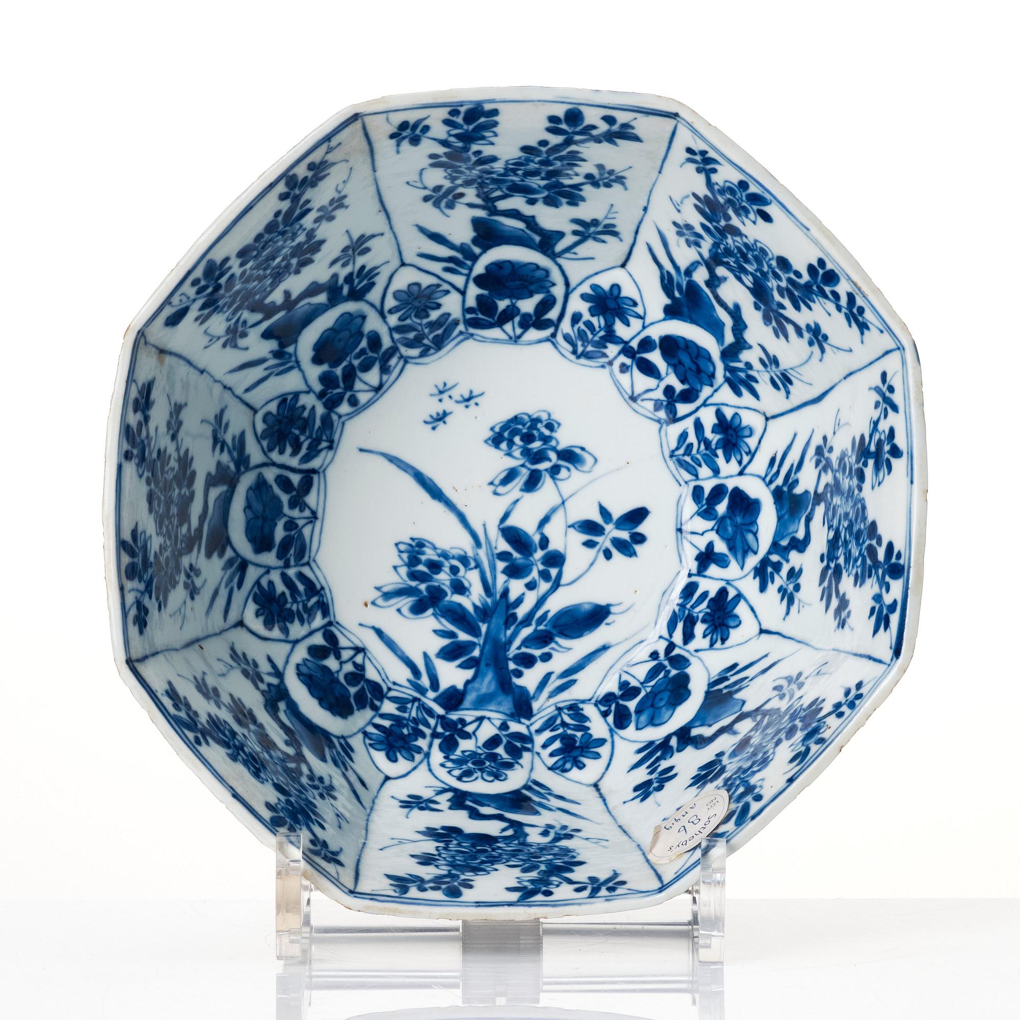 A blue and white octagonal bowl, Qing dynasty, Kangxi (1662-1722).