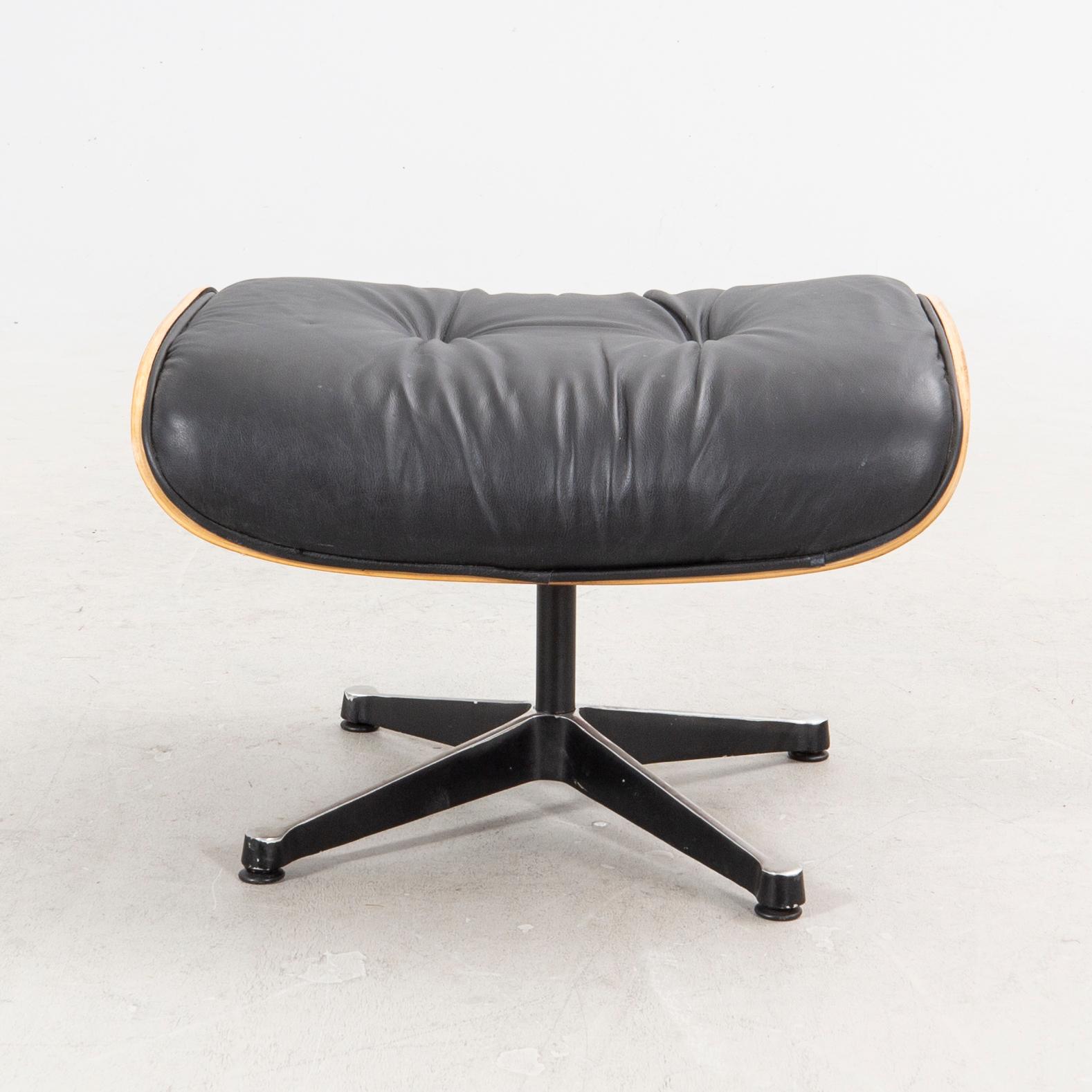 Charles and Ray Eames, fotpall till "Lounge chair" sent 1900-tal.