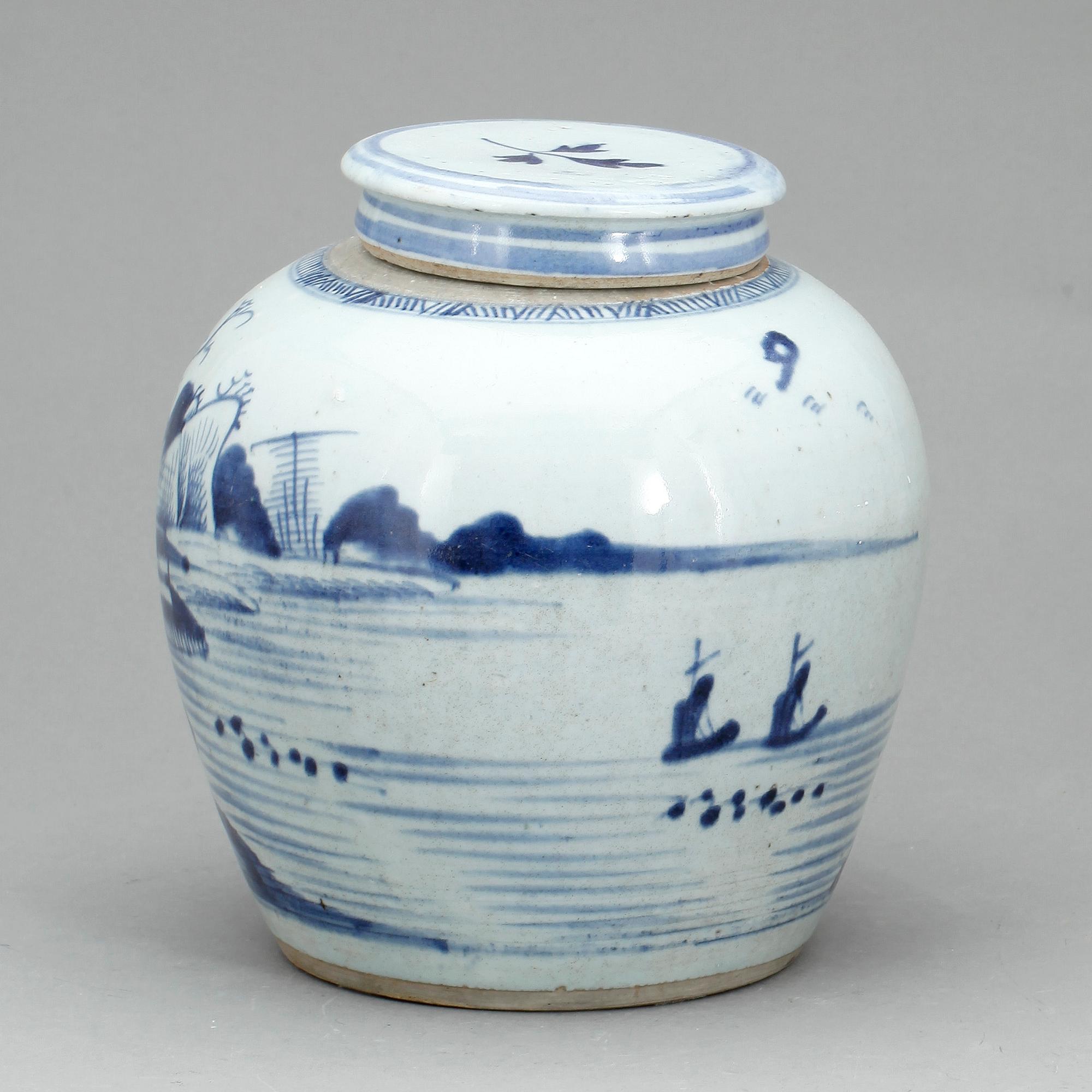 BOJAN MED LOCK. Porslin Kina, 1800-tal.