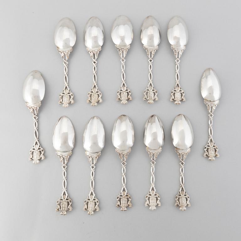 Firma Alexandre Gueyton, 12 st skedar, silver ur Youssopovs Skandinaviska servis, Paris, 1800-talets andra hälft,