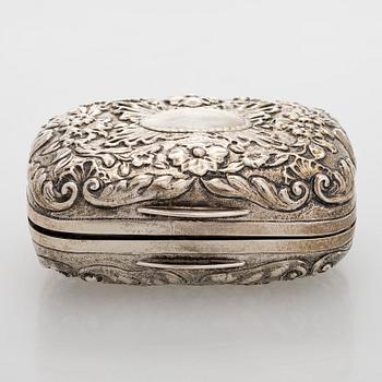 A sterling silver soap dish, Thomas Johnson II, London, 1889.