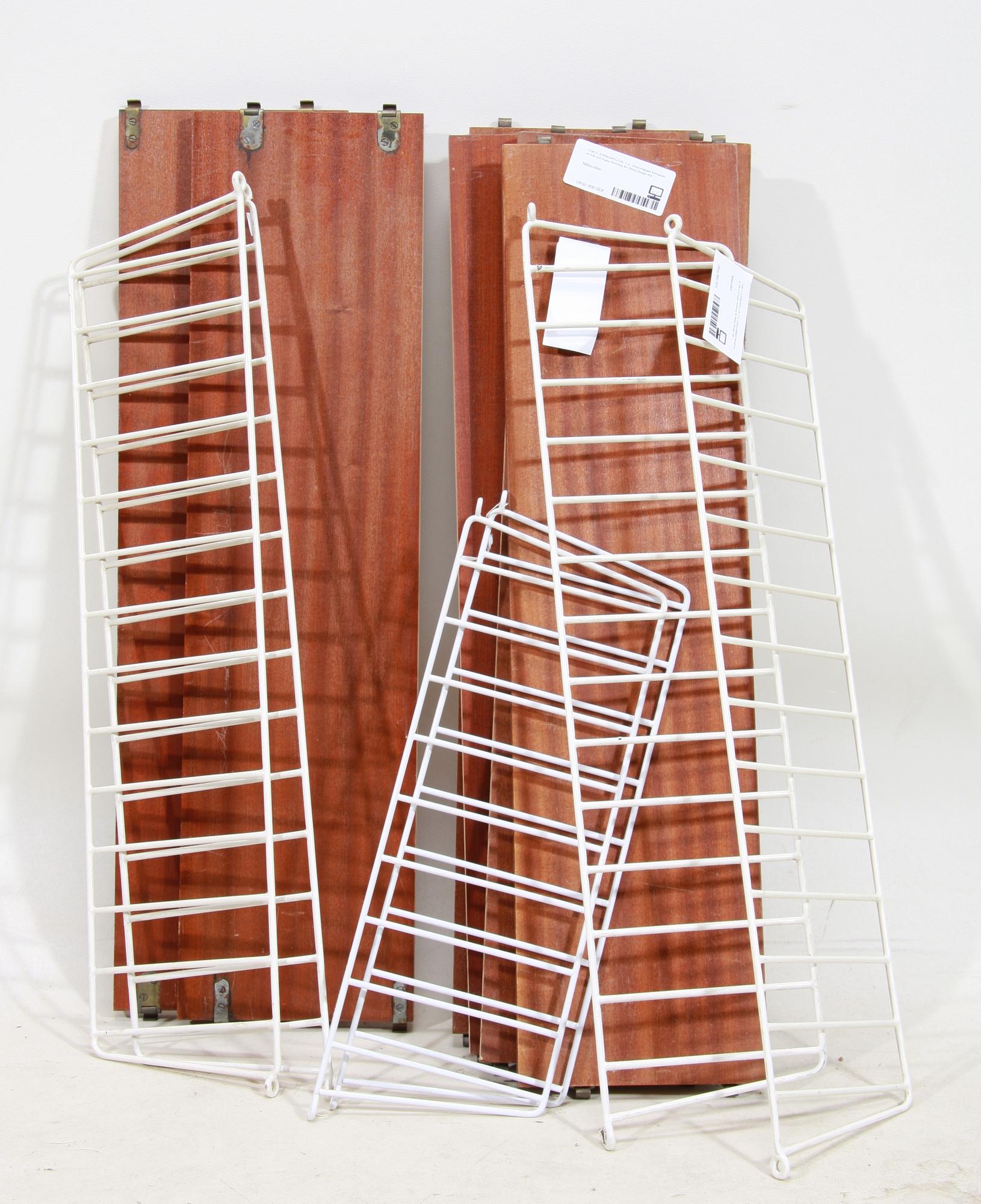 STRINGHYLLOR, 3 st. Ursprungligen formgiven av Nils och Kajsa Strinning för String Design AB.".
