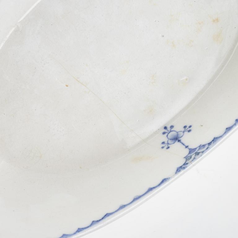 Mat-och kaffesrevis, porslin, 113 delar, "Musselmalet", Bing & Grøndahl, Danmark.