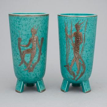 VASER, ett par snarlika. Stengods. Argenta, Wilhelm Kåge, Gustavsberg.