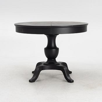 Dining table, first half of the 20th century.