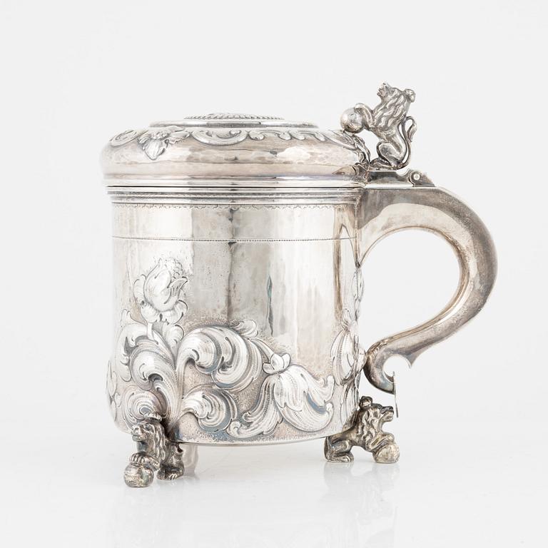 Dryckeskanna, silver, barockstil, CH Hallberg, Stockholm, 1947.