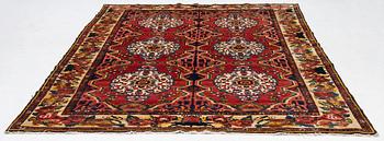 A Chahar Mahal Va Bakhtiari carpet, semiantik, c. 310 x 222 cm.