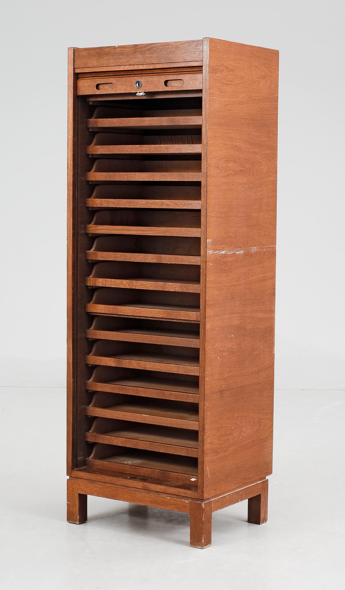 JALUSISKÅP, ek, 1900-talets mitt.