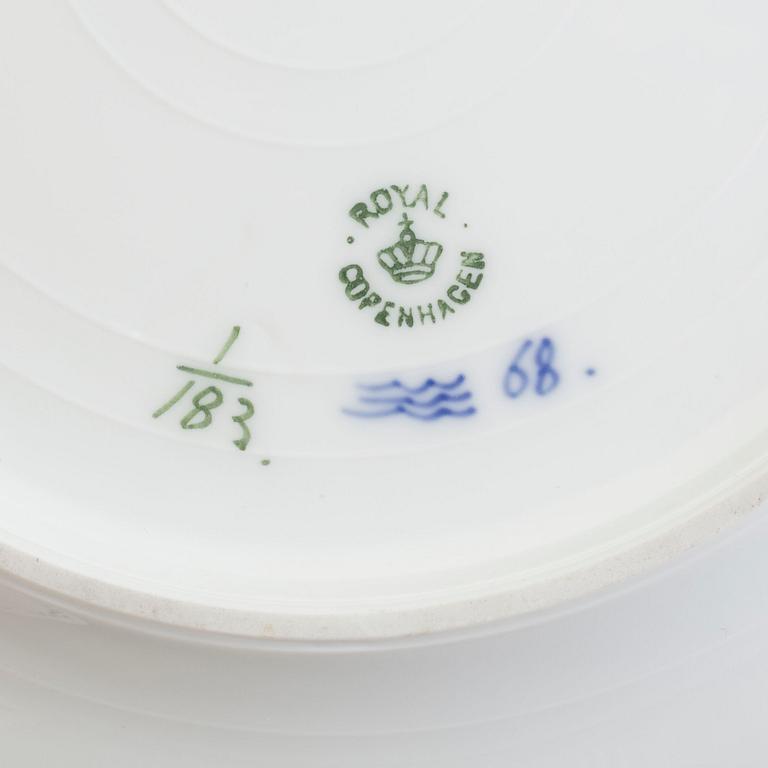 A part tea and coffee porcelain service, 'Musselmalet', Royal Copenhagen and Bing & Gröndal, 20th century (23 pieces).