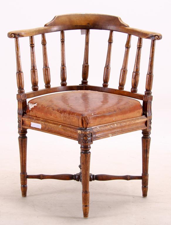 PUDERSTOL, gustavianskt provinsarbete, 1800-talets början.