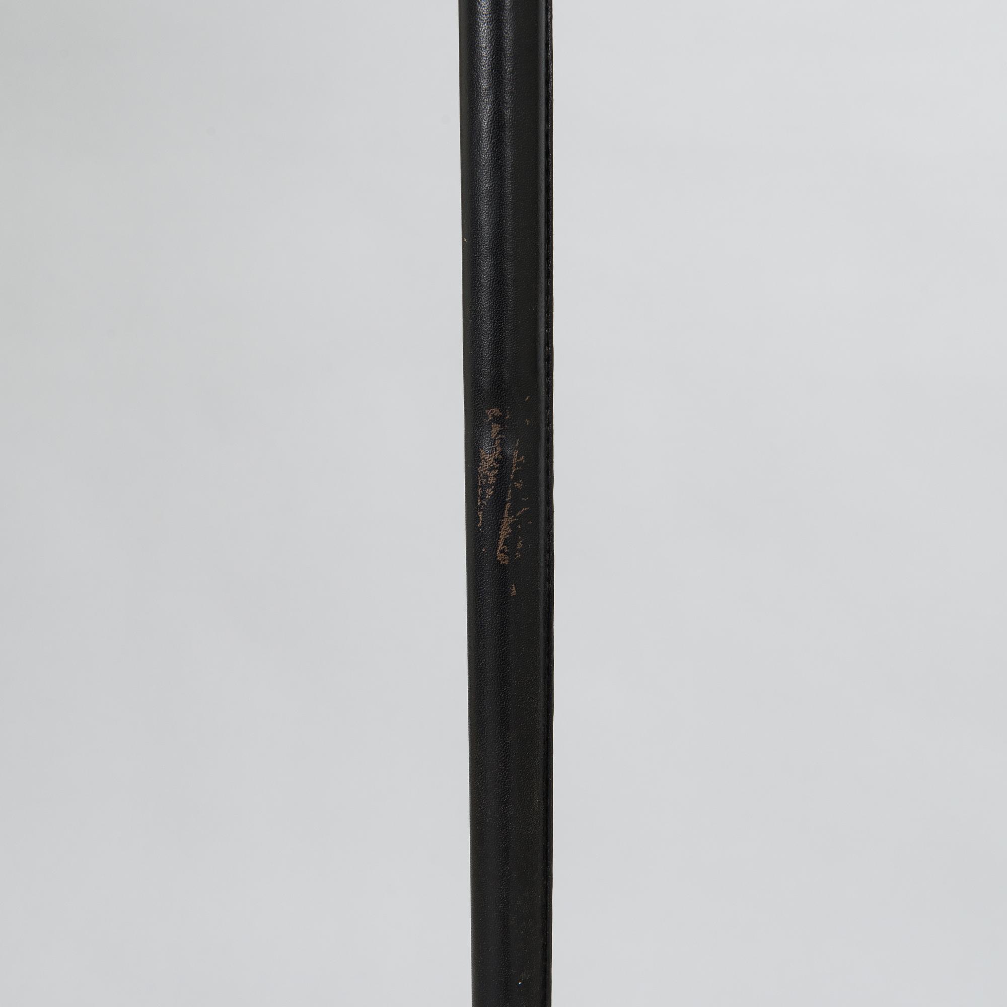 Alvar Aalto, 'Angel wing'  floor light model A 805, manufactured by Valaisinpaja Oy, late 20th century.