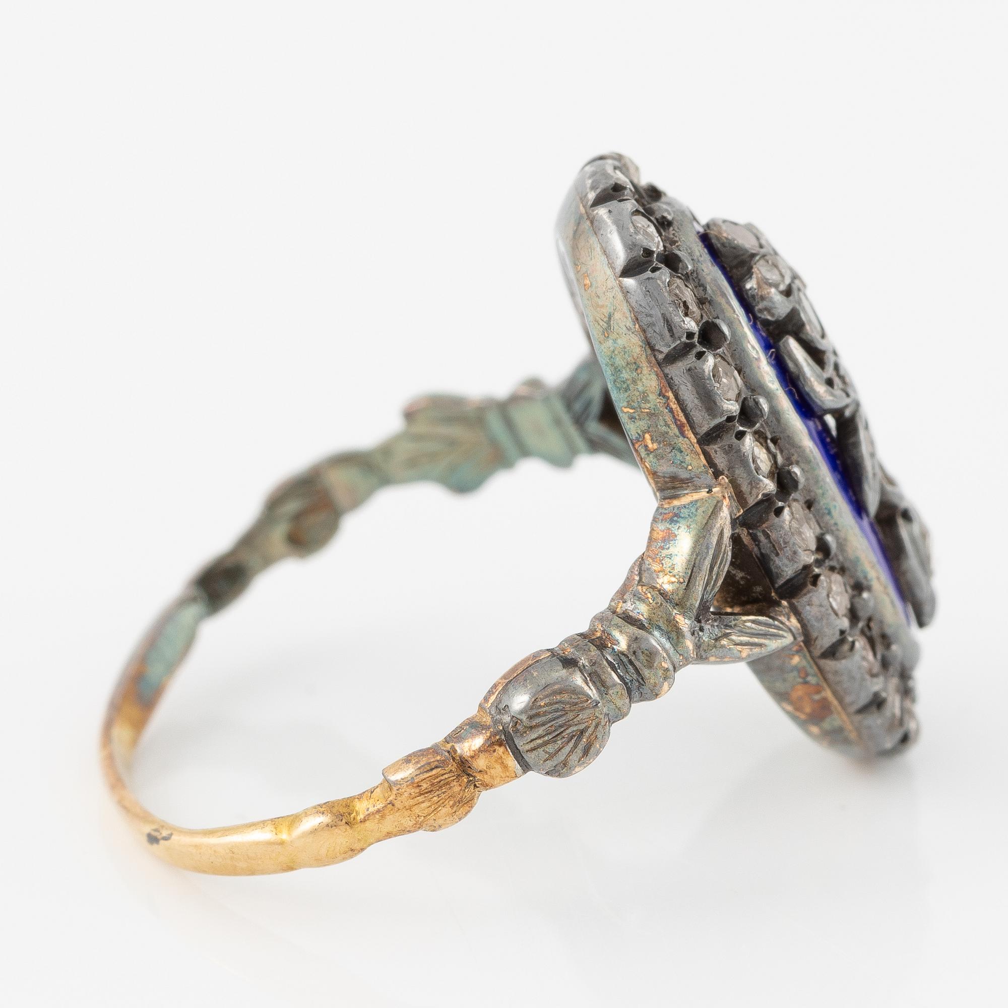 Ring, silver med koboltblå emalj och rosenslipade diamanter, med blommotiv.