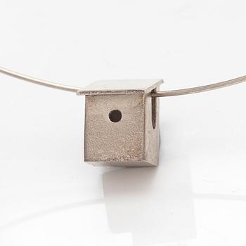 Pekka Piekäinen, A sterling silver necklace "Bird house". Platinoro, Turku 1999.