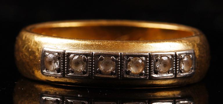RING, 23 K guld, ca 8 gram.
