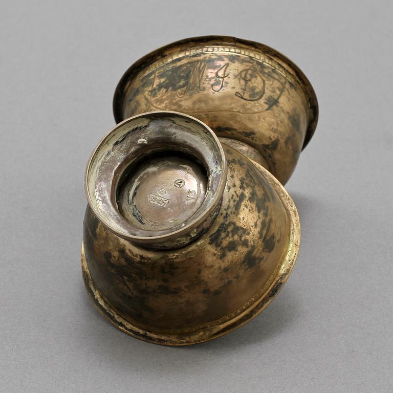 SUPKOPPAR, två st, silver, Sven E Nordström, Marstrand, 1827. V ca 50 g.