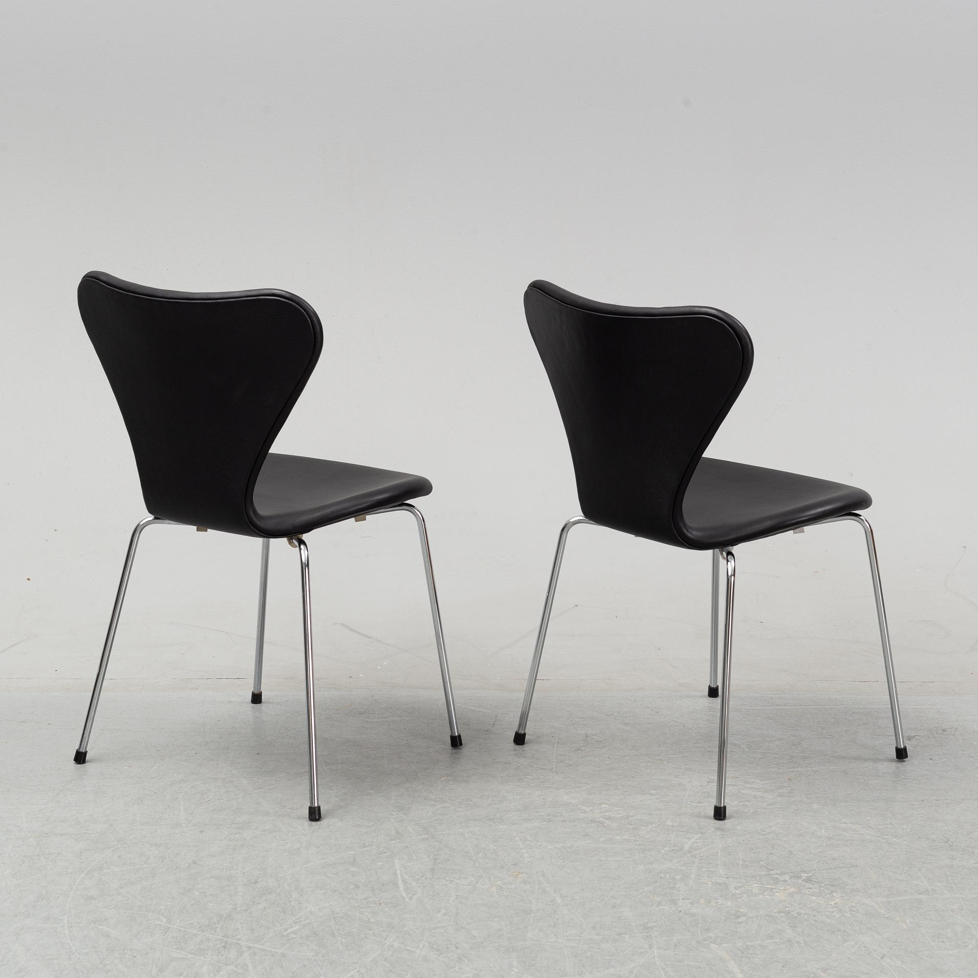 Arne Jacobsen, a set of six "Sjuan" chairs for Fritz Hansen, Denmark.