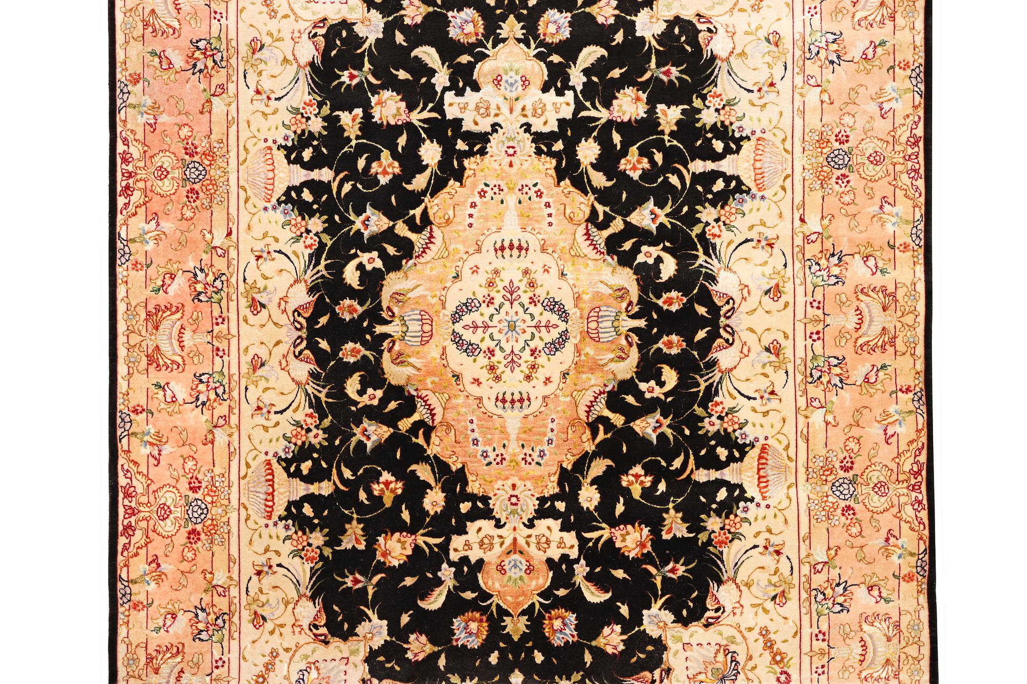A Tabriz rug, part silk, 50 raj, a. 210 x 147 cm.