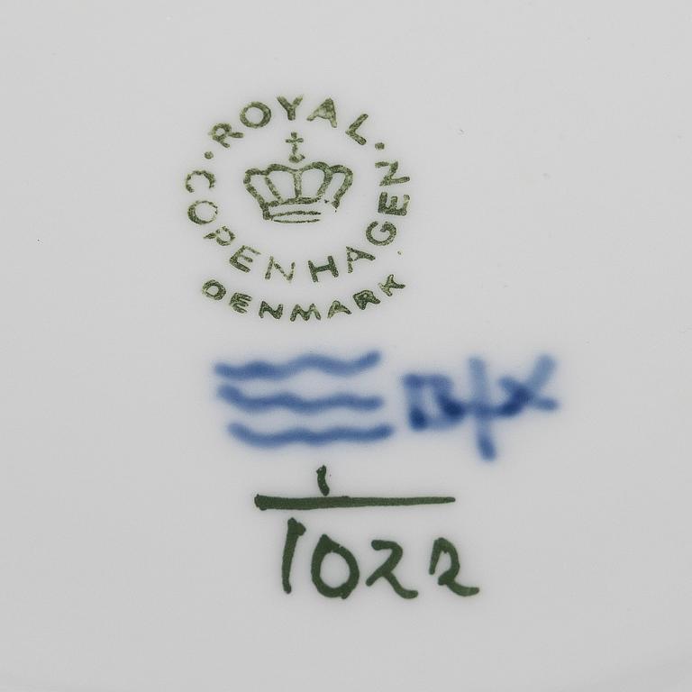 A porcelain centerpiece bowl, full lace 'Musselmalet', Royal Copenhagen, Denmark, 1969-1974.
