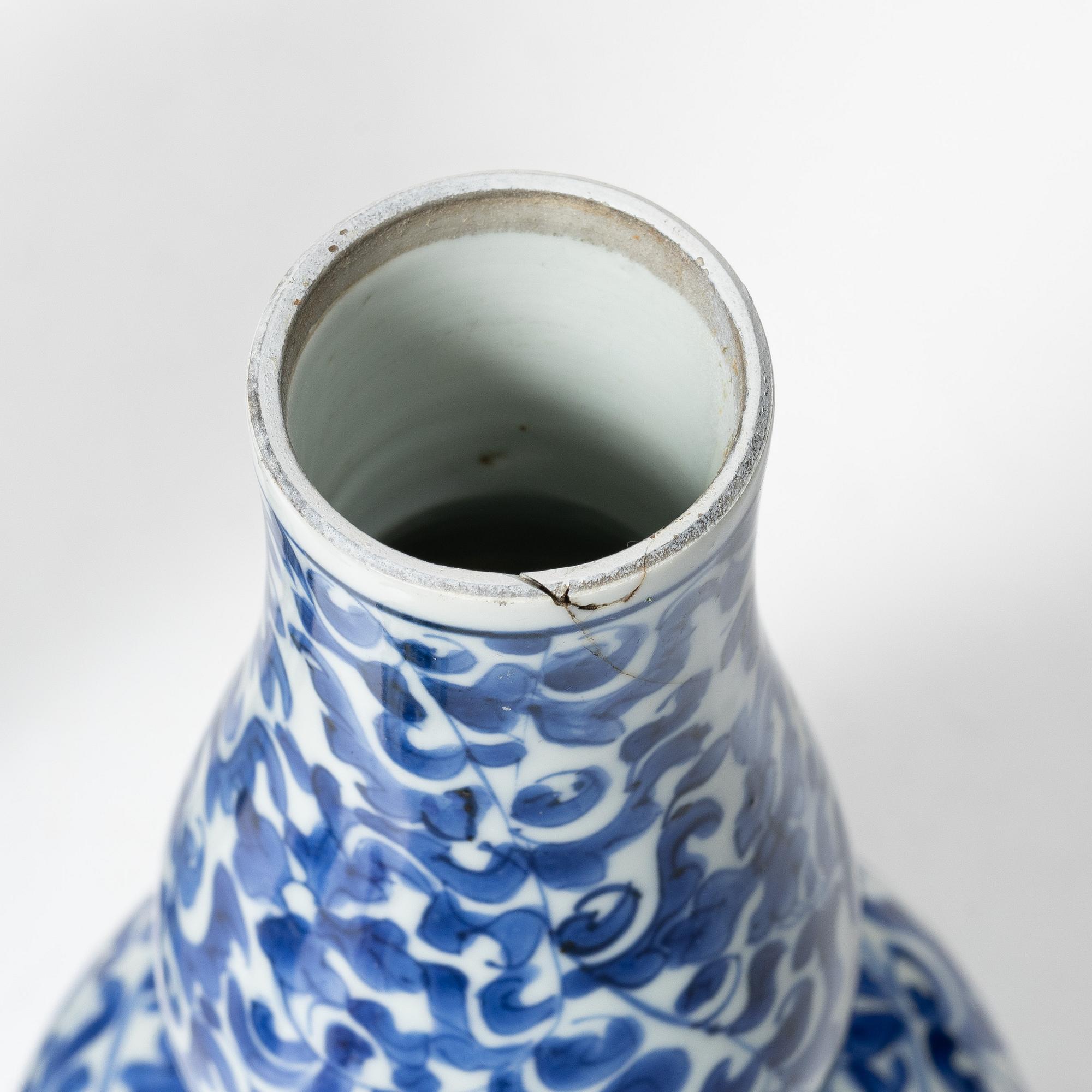 Two blue and white vases, Qing dynasty, 19th century and a blue and white vase with cover, 18th century.