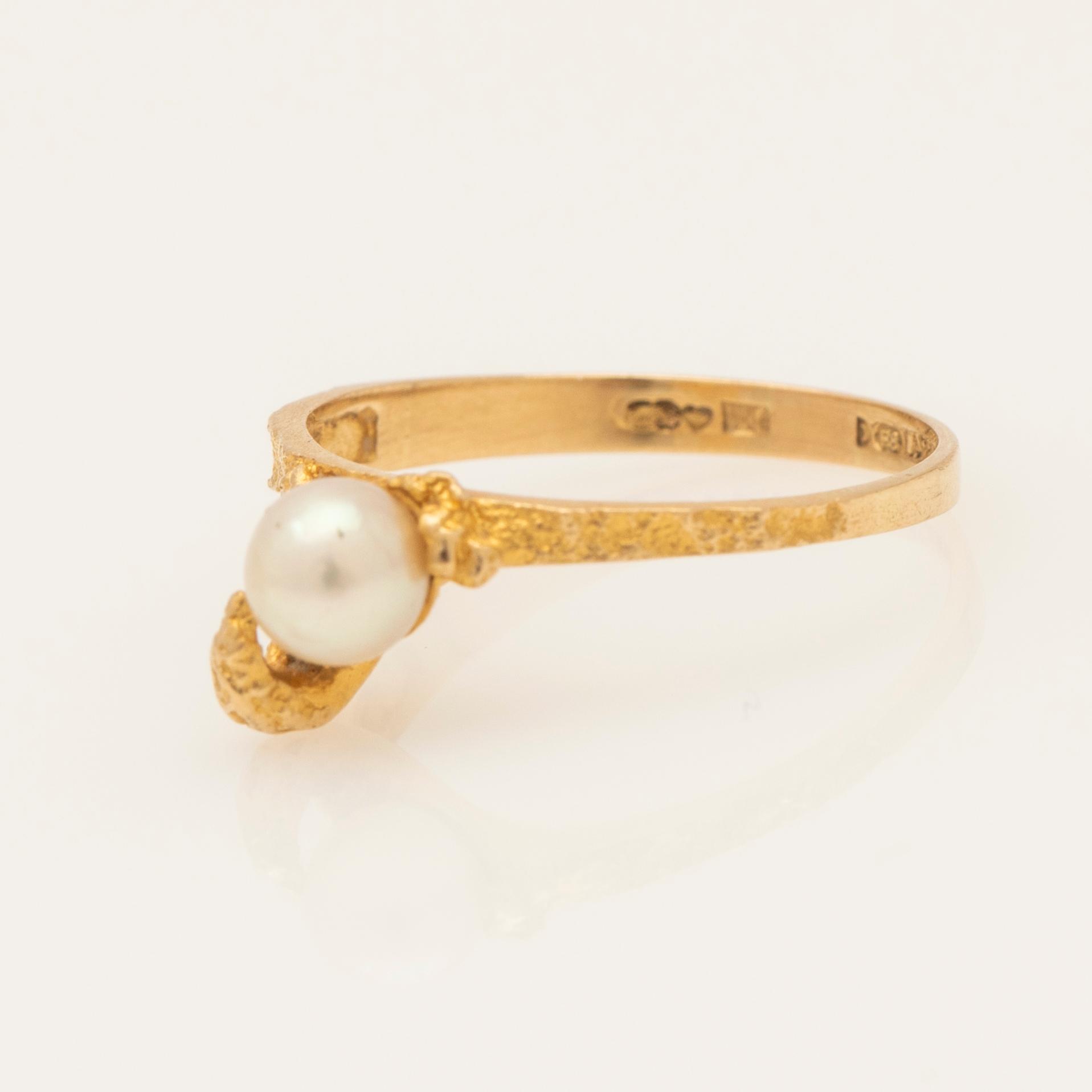 Björn Weckström, ring, 18K with cultured pearl, Lapponia, Finland.