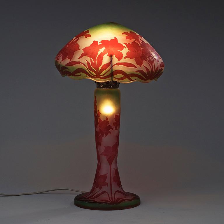 A Karl Lindeberg/ Alf Wallander Art Nouveau cameo glass table lamp, Kosta ca 1908-1914.