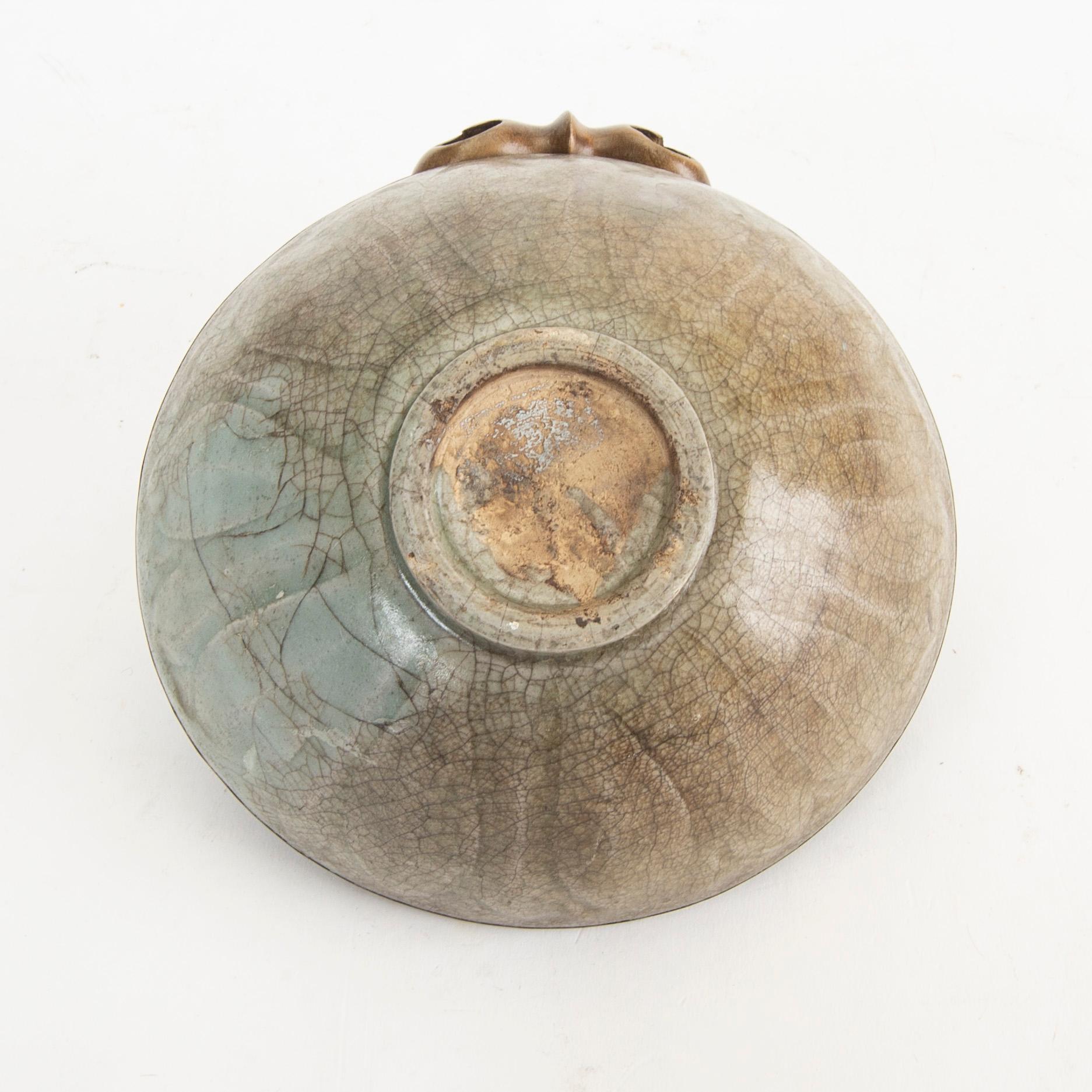 A celadon ge glazed bowl, Ming dynasty (1368-1643).