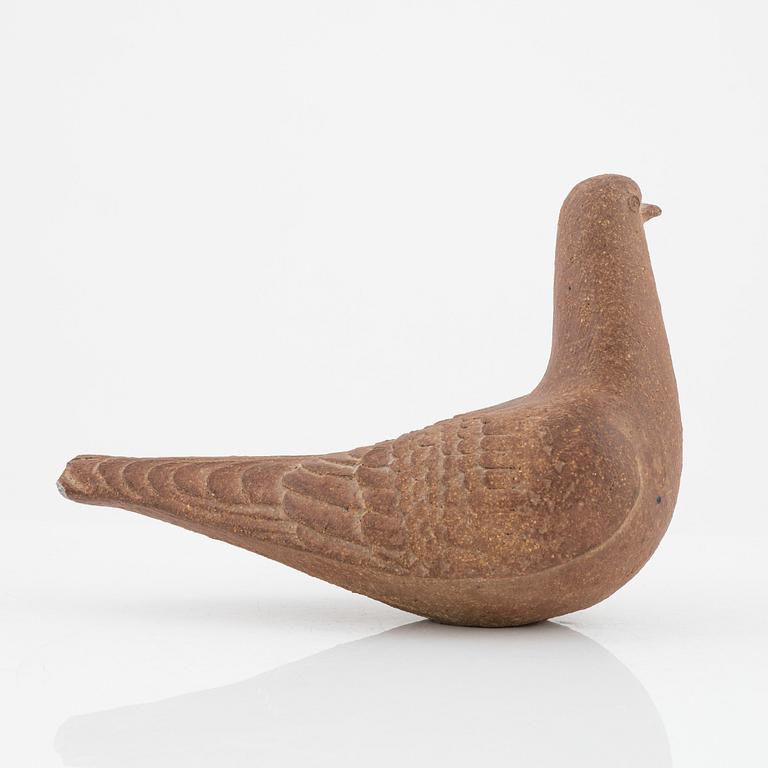Tyra Lundgren, a stoneware sculpture of a pigeon.