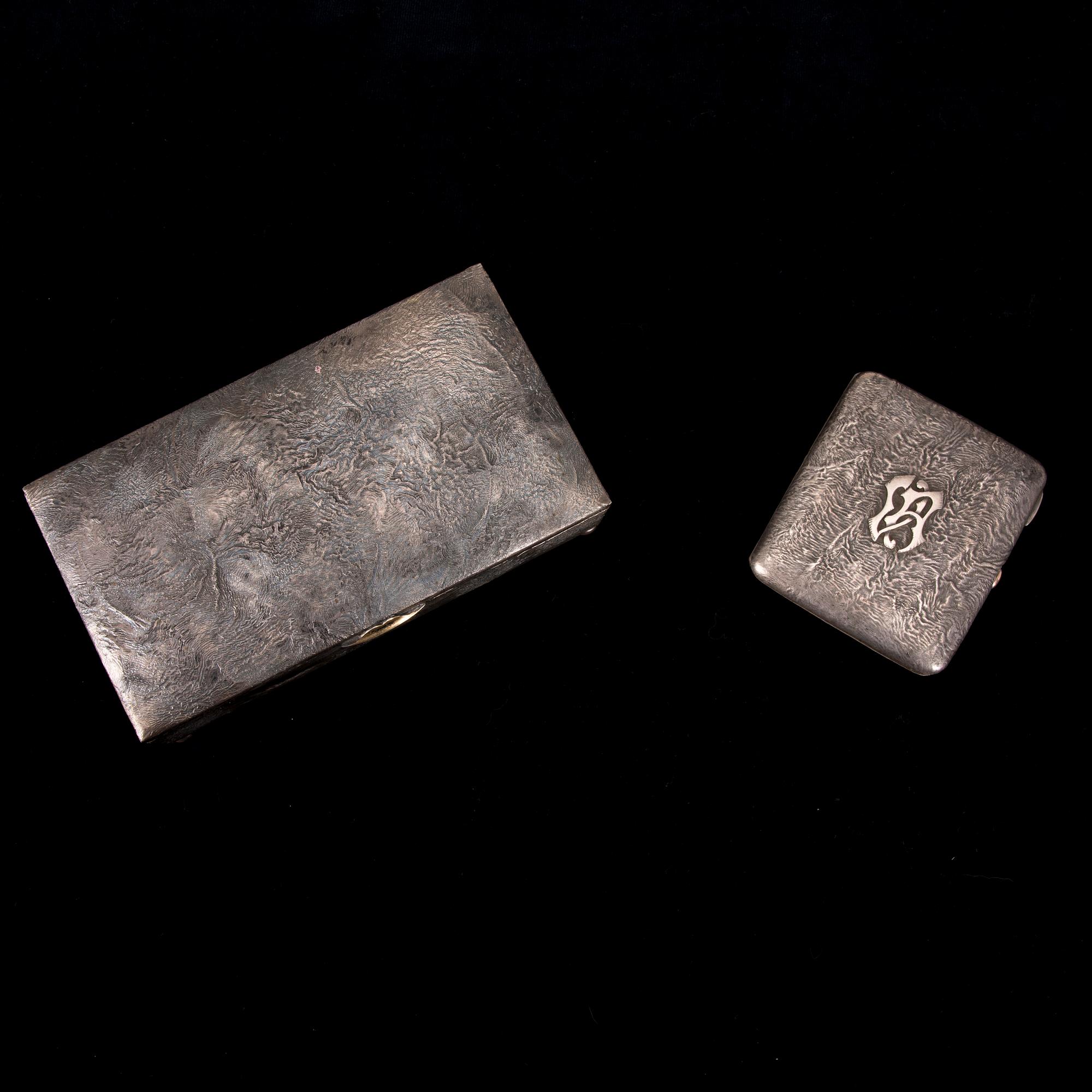 SKRIN och CIGARETTETUI, silver, Auran Kultaseppä, Åbo 1957 och Helsingfors 1929.