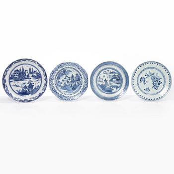 A group lot of 12 blue and white Chinese Export dishes, Qing dynasty, 18th century.